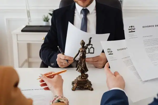 our fees Ringwood from EH Mediation - image of couple in joint mediation meeting